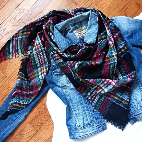 Wander Agio • Women's Woolen Yarn Plaid Stripe Triangle Shawl Scarf, NWOT - Picture 6 of 9